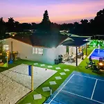 Majestic Lion Villa 11Bd Heated Pool Spa Games Bbq